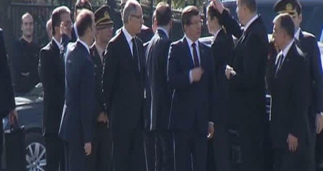Davutoğlu patlama noktasını ziyaret etti