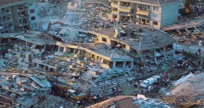 17 Ağustos Depremi'nde hayatını kaybedenler anılıyor