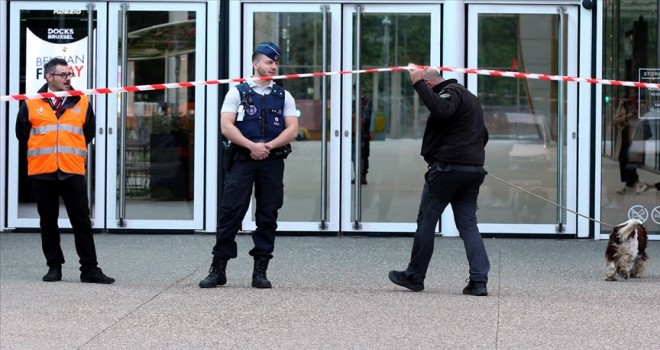Brüksel'de bomba alarmı