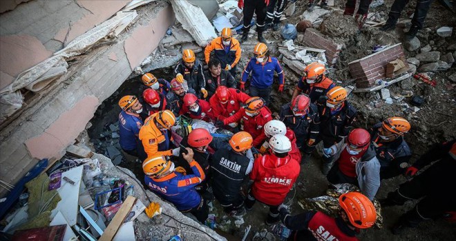 İzmir'deki depremde can kaybı 113'e yükseldi