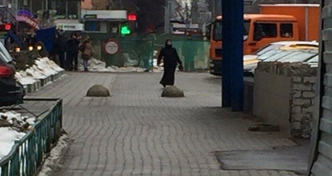 Moskova'da Bir Kadın, Elinde Kesik Çocuk Başıyla Sokakta Yürüdü