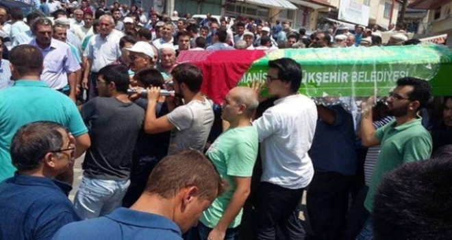 GURBETÇİ AİLE TÜRKİYE’DE KAZA YAPTI KAZADA HAYATINI KAYBEDEN GURBETCILER SON YOLCULUGUNA UGURLANDI