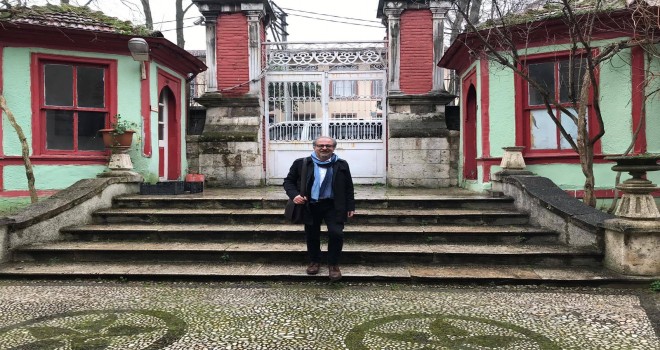 Yazar Fikret Aydemir mezun olduğu okulu Bursa Erkek Lisesi’ni ziyaret etti