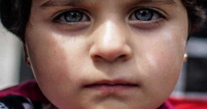 Ebeveynler hastalık korkusuyla okulda göçmen çocuklar için ayrı tuvalet istediler