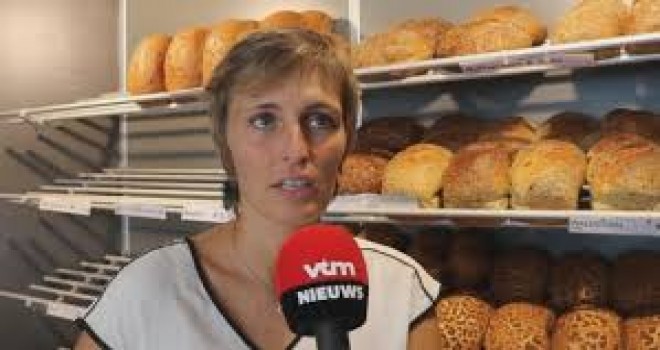 Soğukkanlı davranan fırıncı karısı soyguncuyu makasla kovaladı