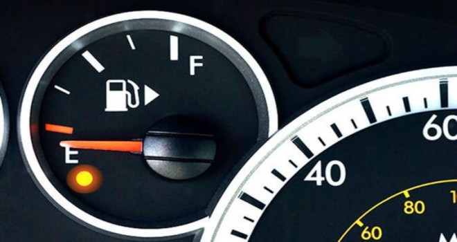 Yakıt ışıgı yandıktan sonra daha kaç km yol gidilir?