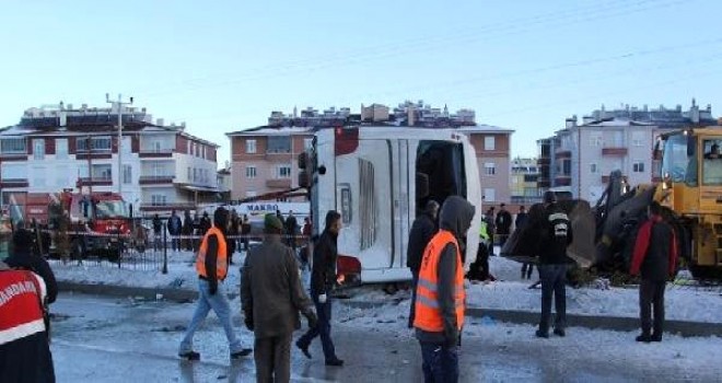 Konya'da öğrenci servisi devrildi: 3 ölü 40 yaralı