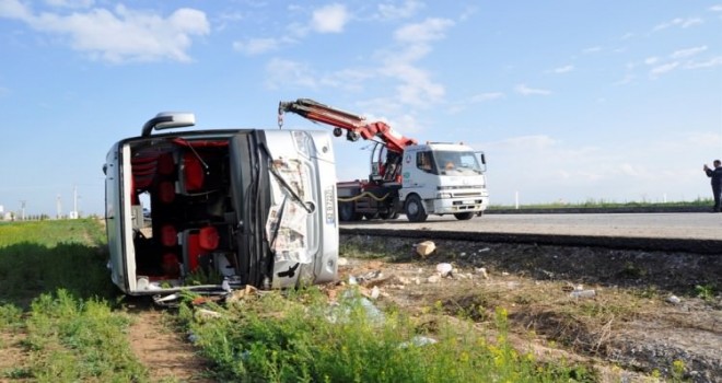 Yolcu otobüsü devrildi: Çok sayıda ölü ve yaralı!