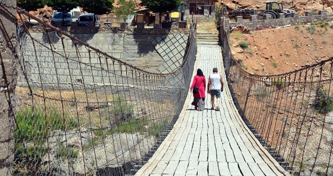 Gurbetçilerin berekete dönüşen memleket sevdası
