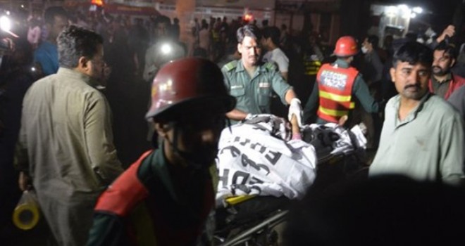 Pakistan'da lunaparka intihar saldırısı; en az 65 ölü, 280 yaralı