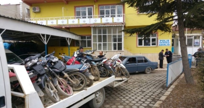 Bolvadin'de Plakasız ve Ruhsatsız Motosikletler Toplanıyor