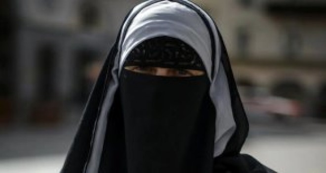 Bulgaristan'da Kamuya Açık Alanlarda Burka Yasaklandı