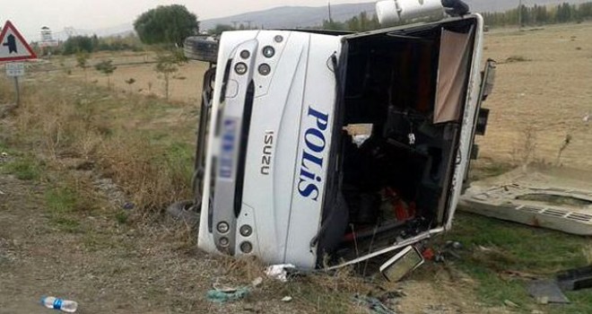 Çevik Kuvvet Otobüsü Devrildi! 2'si Ağır 3 Polis Yaralı