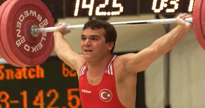 Naim Süleymanoğlu hayatını kaybetti