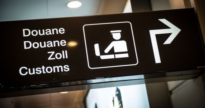 Belçika Peçeli Danimarkalı Kadını Ülkeye Almadı