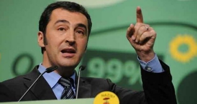 Cem Özdemir'e büyük şok! İhraç edildi