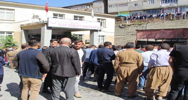 Hakkari'de bomba araçlı saldırı! 10'u asker 18 şehit, 10'u asker 26 yaralı
