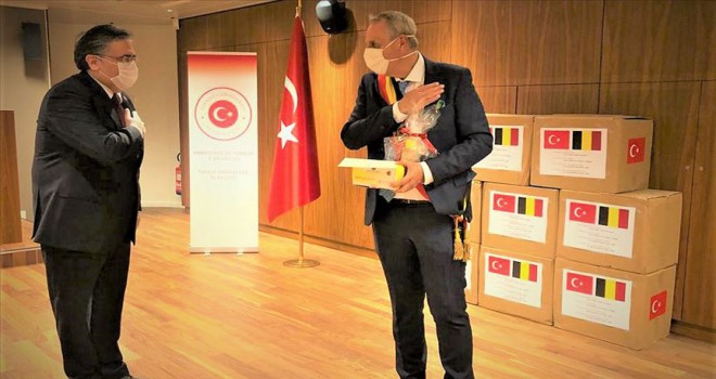 Türkiye'den Belçika'daki Liege Valiliğine maske yardımı