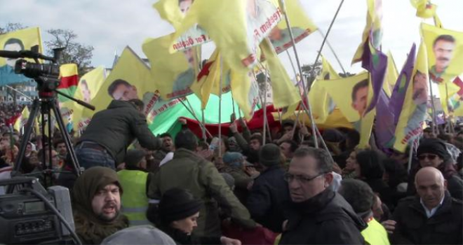 Köln'de Alevilerin Mitingine PKK Gölgesi Düştü