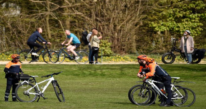 Kriz merkezi sıkı tedbirlerin değișikliğini açıkladı: Yaşlılar ve küçük çocuklu aileler artık arabayla gezebilir