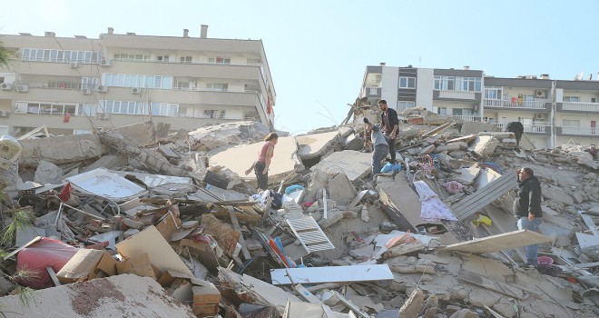 İzmir'de 6,6 büyüklüğünde deprem