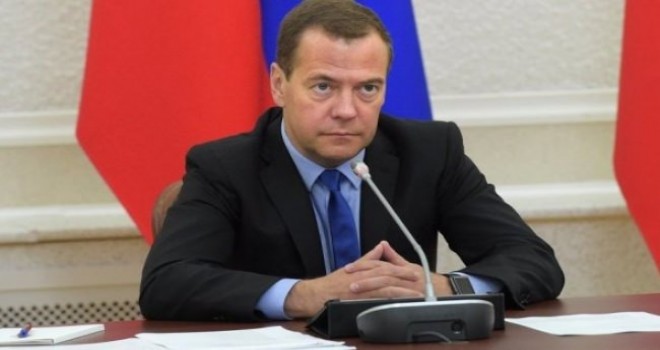 Medvedev kritik kararnameyi imzaladı