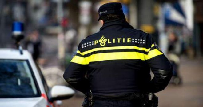 Uyanık sürücüler Hollandalı sarhoş sürücüyü kıstırarak araba anahtarlarına el koydular