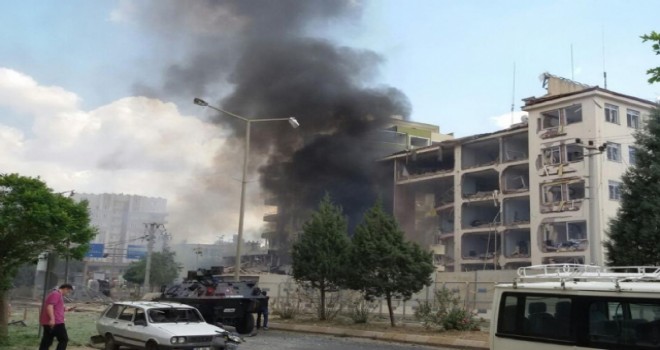 Midyat İlçe Emniyet Müdürlüğü'ne Bombalı Saldırı: 4 Şehit, 30 Yaralı