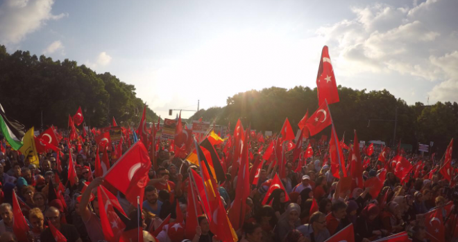 Avrupa'daki Türkler Teröre Karşı Meydanlarda Olacak