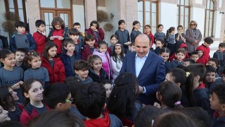 Başkan Altay Taş Bina’yı Ziyaret Eden Öğrencilerle Buluştu