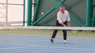 Büyükakın mesajını bu kez tenis kortundan verdi: ’Kocaeli’de herkes, her sporu yapabiliyor’